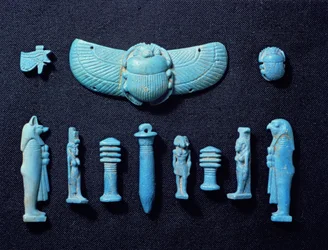 Amuletos egípcios, de Abidos, provavelmente XVIII dinastia, Império Novo, c.1555-1337 a.C.